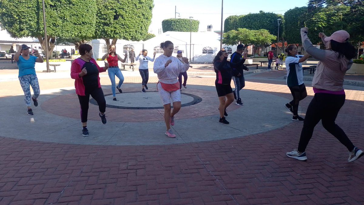 movilidad_leon's tweet photo. 💫¡Nos activamos con la Ruta León! #Master24fit 🌞🚲🍦
¡Promovemos la activación física,salud y recreación!
¡Nos activamos en compañía de @abejasdeleon!
#ViveTuCiudad🦁
#SomosGrandes #SomosFuertes #SomosLeón https://t.co/UQIPFYgX3b