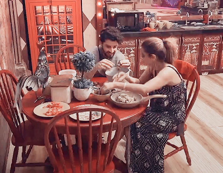 farzanax__'s tweet photo. everyone can move. it’s this friendship which should turn into love lol! <3
their conversations and banter is always so fun to watch.
#BiggBoss16 • #GautamVig • #ArchanaGautamm https://t.co/N8IClUx0dP