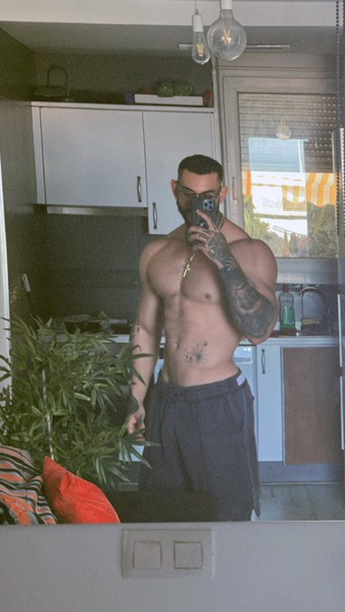 Mood  https://t.co/Wy9fReopoA https://t.co/TBudVjom1K