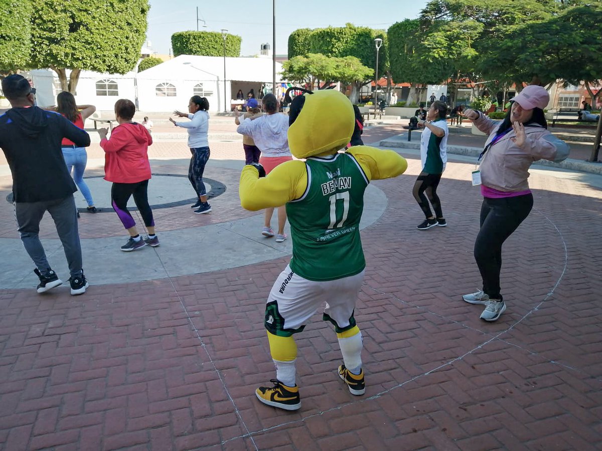 abejasdeleon's tweet photo. ☀️ ¡Activos desde temprano en nuestra ciudad! 💚

🐝 @Beeman_Oficial estuvo presente en la activación física de la #RutaLeon impartida por #Master24Fit 🌞🚲🍦

¡Gracias por la invitación @ComudeLeon @movilidad_leon!
#ViveTuCiudad🦁 #SomosGrandes #SomosFuertes #SomosLeón https://t.co/wbBFE52AFG
