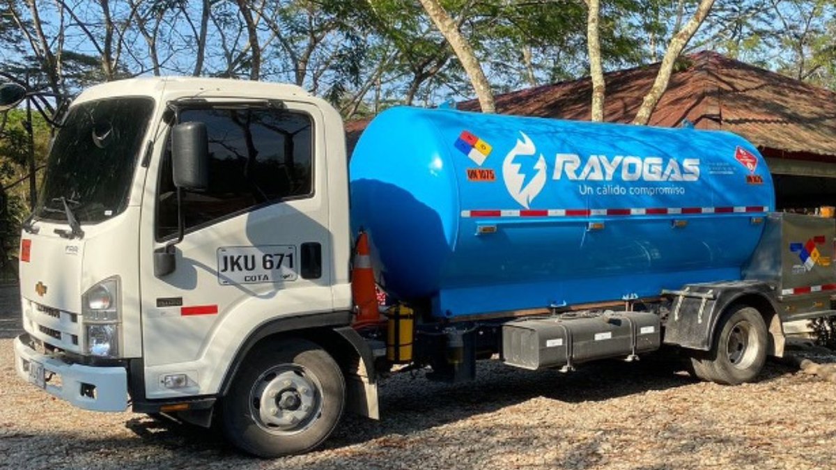 GasnovaCo's tweet photo. #SomosGLP Algunos de los vehículos con los que #Rayogas distribuye el #GasLP a sus usuarios, incluso en los lugares más apartados de las regiones donde presta este servicio esencial. @Superservicios @minergiaco https://t.co/kzOhVHerSZ
