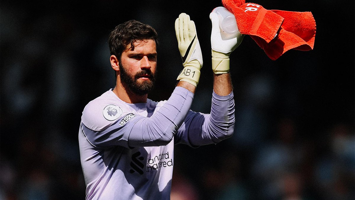 brayadrien's tweet photo. #LIVMCI Salah récompensé de son gros match par un but, mais l'homme du match c'est bien Alisson qui dégage une confiance incroyable et qui a stoppé toutes les tentatives citizens (6 tirs cadrés) + 1 passe décisive. Quelle prestation! #liverpoolmancity #teamLFC https://t.co/HZ4ZkzkqUc
