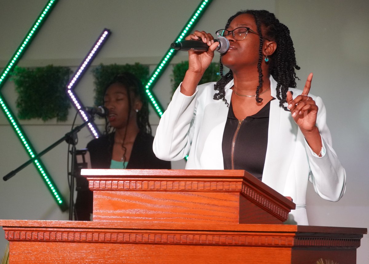 TDG_DE_MIRAMAR's tweet photo. E SI'W TOU ALÉ??? |@TDG_DE_MIRAMAR |19/16/2022| #GodFirst #legliz #haitianchurch #GloireADieu #SundayService #Bondye #bénisseleseigneur #TDG #Tabernacle #RecieveIt #Godisincontrol #prayeriskey https://t.co/jp1GssUTSj