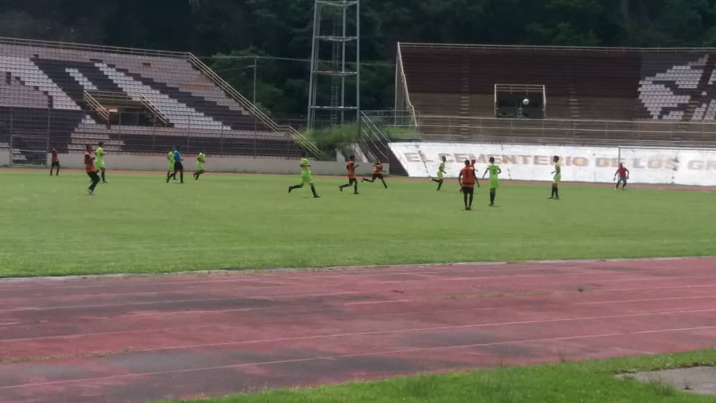AcademiaKuikas's tweet photo. Iniciamos nuestro recorrido en el Torneo de la Liga Nacional Masculina de Fútbol. Hoy igualamos a 0 frente a #PaxDei. Esto apenas comienza ¡Vamos Tribu! https://t.co/UWO2DsWpM8