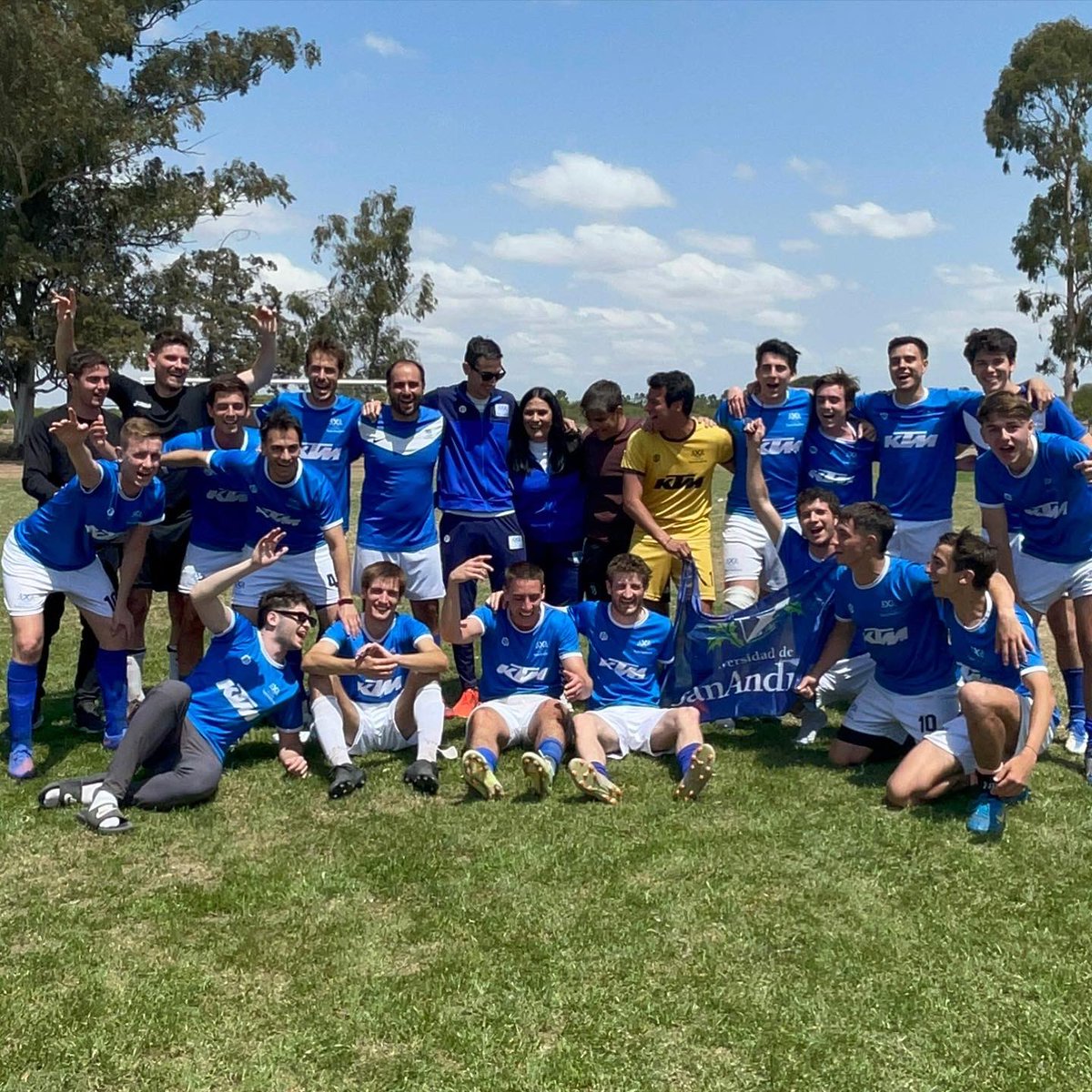 DeportesUdeSA's tweet photo. Los equipos deportivos de la Universidad de San Andrés de Fútbol Masc y Hockey Fem. obtuvieron el 1 er puesto y Fútbol fem el 2do puesto de la Copa San Ignacio de Loyola organizada por la Universidad Católica de Córdoba 13,14 y 15 de octubre
Y  el PREMIO FAIR PLAY del Panathlon https://t.co/fMZfSzidZX