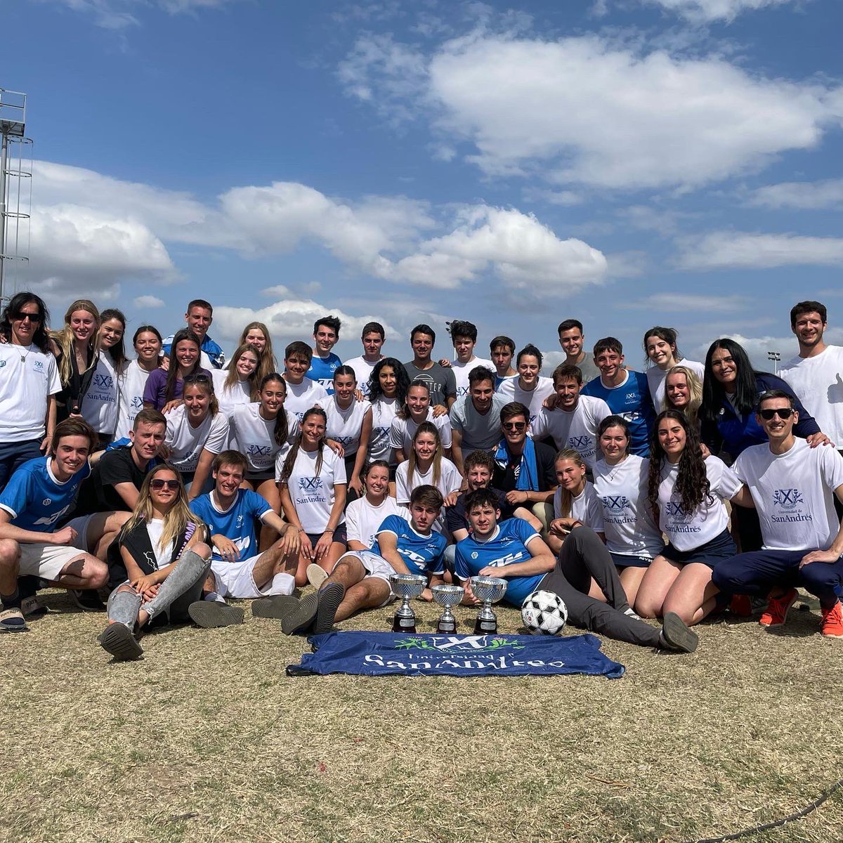 DeportesUdeSA's tweet photo. Los equipos deportivos de la Universidad de San Andrés de Fútbol Masc y Hockey Fem. obtuvieron el 1 er puesto y Fútbol fem el 2do puesto de la Copa San Ignacio de Loyola organizada por la Universidad Católica de Córdoba 13,14 y 15 de octubre
Y  el PREMIO FAIR PLAY del Panathlon https://t.co/fMZfSzidZX