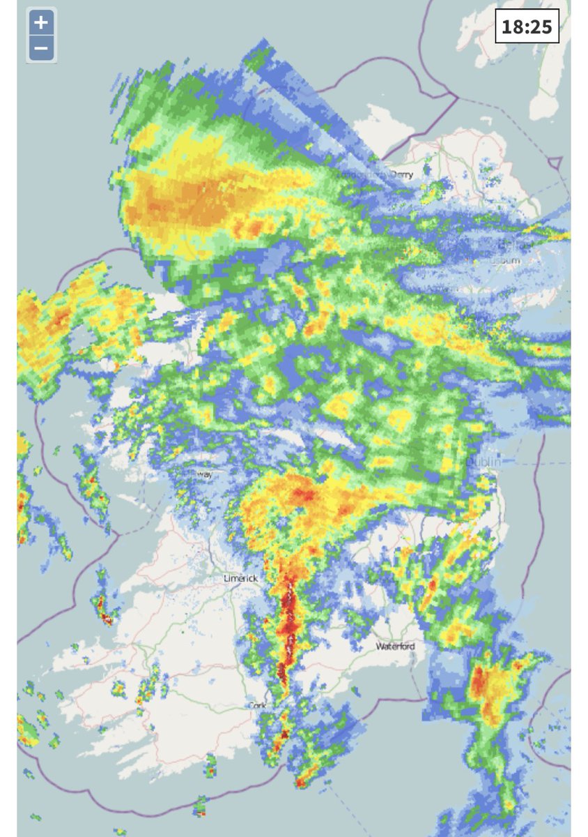 CarlowWeather's tweet photo. Winds gusting to 90kmh now on South coast at Roches Point. Some intense rain in a line from Tipperary to Cork. https://t.co/HLUKvxAK6s