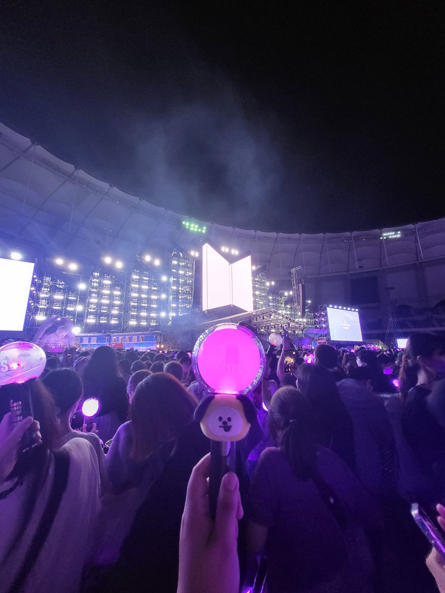 chimieyang's tweet photo. 20221015~ My best moment has come. I will forever cherish this, @BTS_twt. 아포방포~ 💜 #YetToComeinBUSAN https://t.co/VqKWRFejSm
