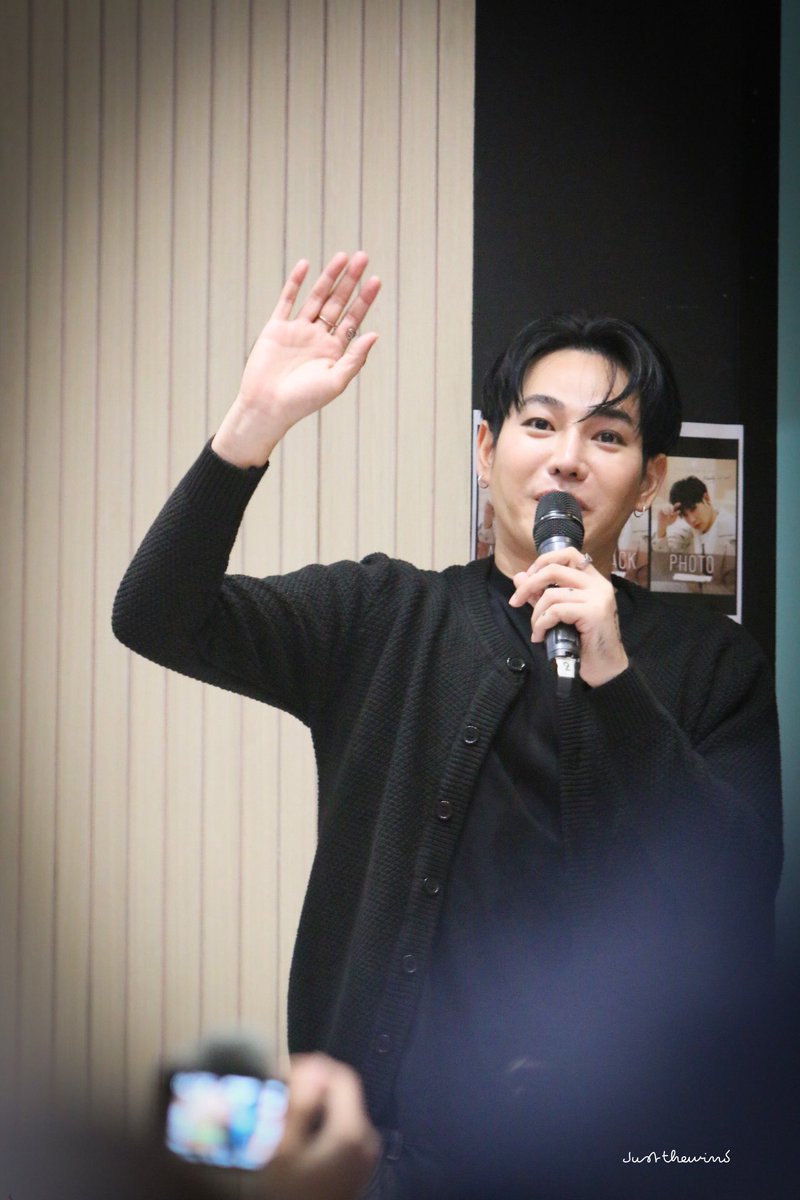 justthewind's tweet photo. วันนี้อยากขอบคุณนุชทุกคนที่ได้เจอ สำหรับมิตรภาพและน้ำใจที่มีให้กัน นุชคุยเรื่องเดียวกันได้ทันทีแม้จะไม่เคยรู้จักมาก่อน และขอบคุณที่ยังอยู่ข้างๆผลิต ขอบคุณมากจริงๆ รัก
@peckpalit
#TheBreathFanmeet_Day2
#TheBreathFanmeet
#เป๊กผลิตโชค #PeckPalitchoke
#palitgallery #justthewind https://t.co/cguYWFdtNU
