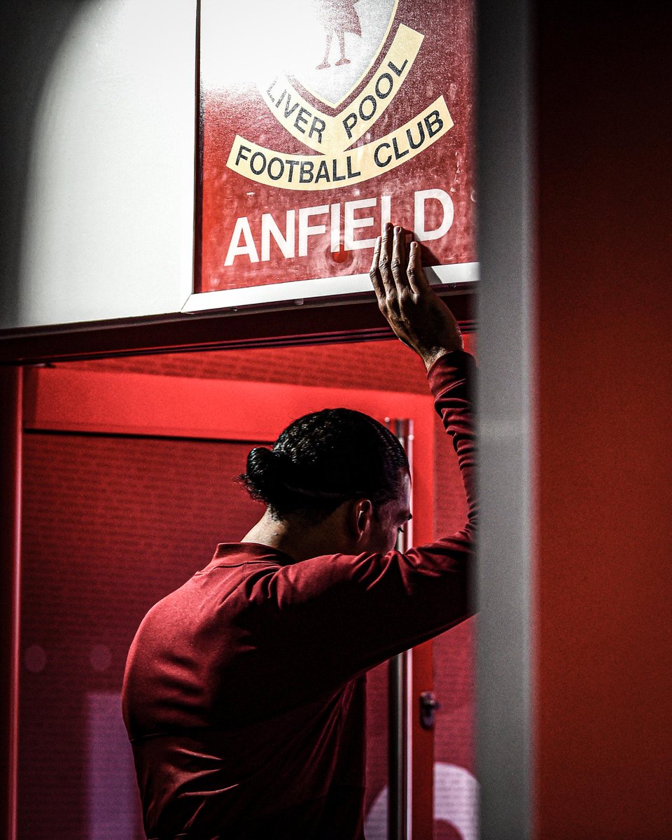 GrizzKhan's tweet photo. They came for the king … #LFC https://t.co/bvvEHMqV0h