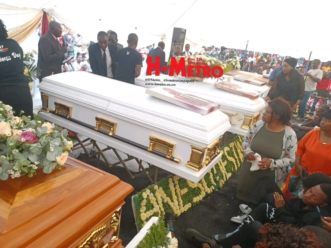 touch_zim's tweet photo. ➡️ Zimbabwe Republic Police names  six  Tynwald students who d_ied in the bus accident

➡️Parents and students pays their condolences

#Tynwald https://t.co/ZciDNTvxMd