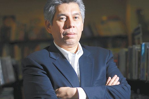 RT, RT,. ¿Está usted de acuerdo en que este mediocre periodista no le ha aportado nada positivo al periodismo y que su carrera solo la ha dedicado a la persecusión infame contra <a href="/AlvaroUribeVel/">Álvaro Uribe Vélez</a> ?,
SI = RT
RT = Solo ha portado Odio
#CoronellDecadente