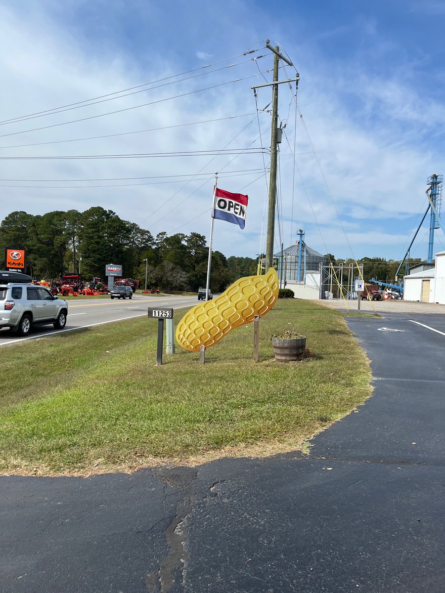 Imagine8907's tweet photo. Driving through the backroads of Virginia and came across this @TylerMatzek monument. Crazy! https://t.co/ChWrRP5PUp
