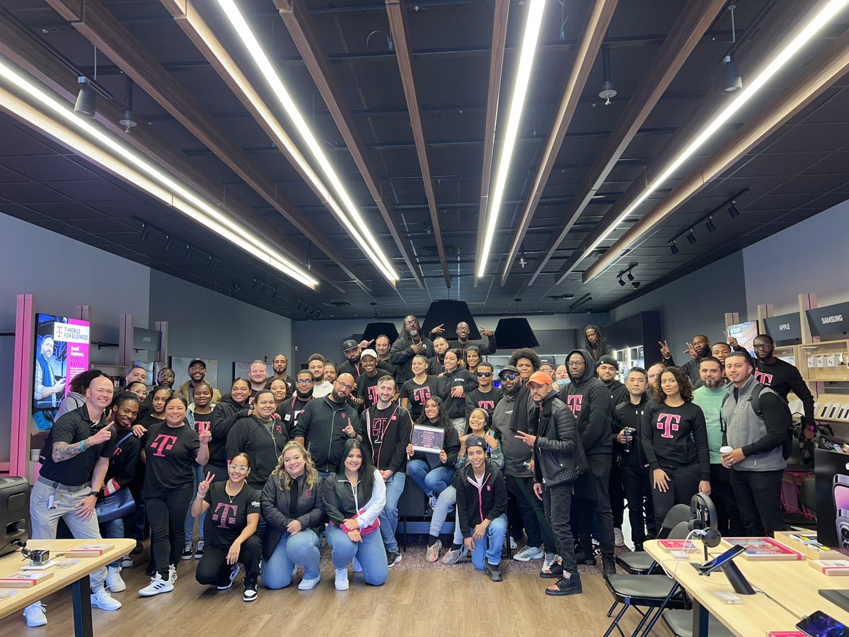 belsky1127's tweet photo. Awesome ALL-Hands for my team to celebrate Q3, and kick off the holiday season, prepping for Q4. So proud to lead Boston South, and being given the ability to work alongside all these awesome folks. Thanks @brian_ome  &amp; @eddy_grijalva  for presenting and being wonderful guests! https://t.co/a6i5AS1Mf0