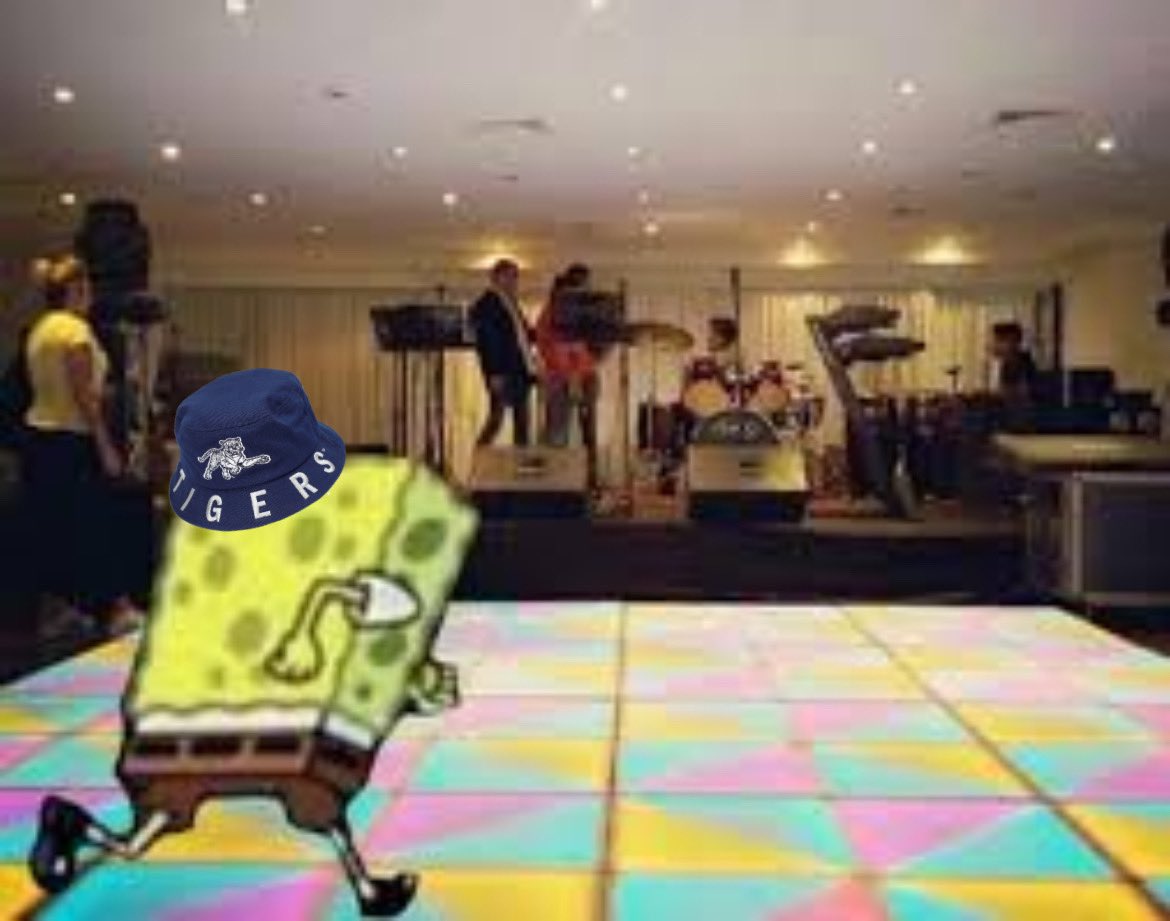 “Everybody in the club… know wassup.”
“The DJ bouta play my…”
“I’m gonna watch you step…”
“Last night I was in dem guts, uh huh”
“….WORKOUT!” 
“Girl the way you movingggg”
“Da da da da daaaa da daaaaaaaa”
#JSUHomecoming