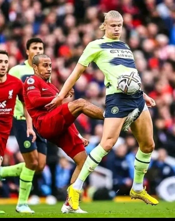 darrenvickmell3's tweet photo. So siri ni kugonga balls za Haaland Man U kweli hatukujua😂💔 https://t.co/vBsLdaJJ3Z