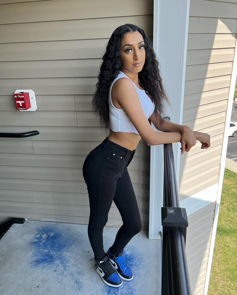 yeahhsimran's tweet image. pretty with it