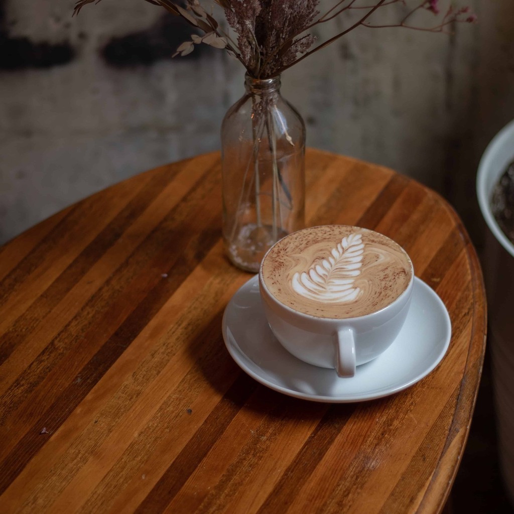 Today's moment of serenity brought to you by the kind, caring baristas at @rocanini. 

No shortage of essential hygge over here – take the edge off with a cup of cozy and erryone wins. 

Check out all their locations in the Siply app (the comfiest way to coffee!) 

#GetSiply…