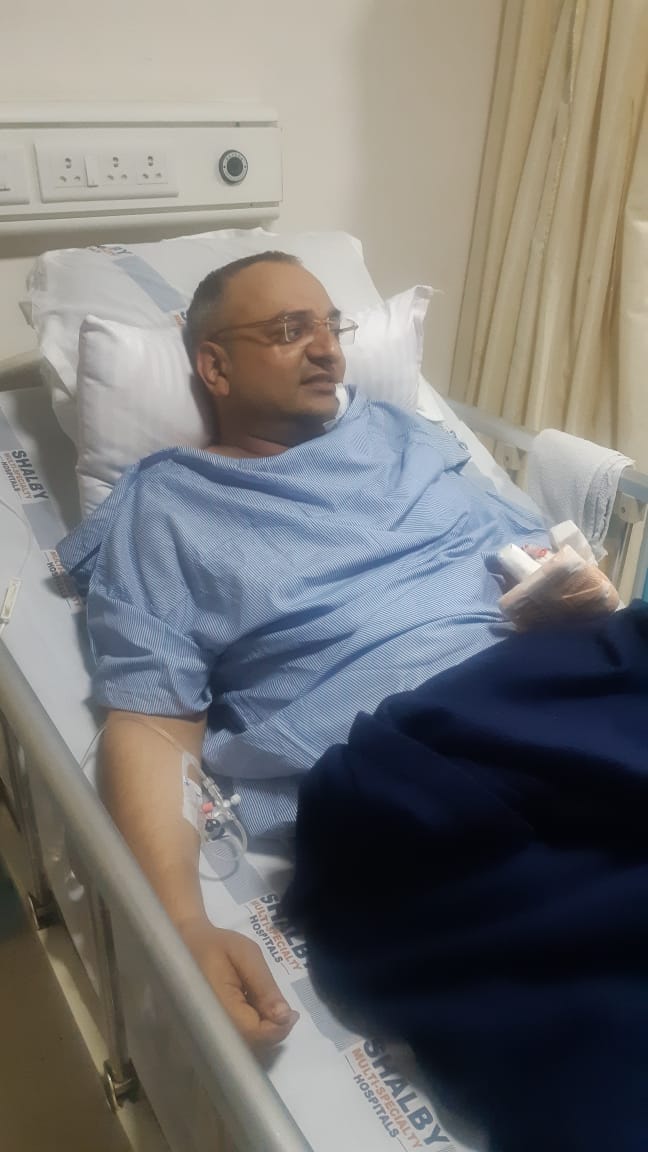 कनाडिया मेन रोड़ पर मस्जिद के पास बस्ती में चाइना के धागे से गर्दन कटी, चारो उंगलियां व अंगूठा कट गया। हाथ अड़ा तो पूरी गर्दन कटने से बची।चश्मे से आंख बची
Spot:-maps.app.goo.gl/ixg6dUqHCqzqh2…
बंद करो #चाइनामांजा
<a href="/ChouhanShivraj/">Shivraj Singh Chouhan</a>, <a href="/CP_INDORE/">Commissioner of Police,Indore</a>, <a href="/advpushyamitra/">Pushyamitra Bhargav</a>, <a href="/IndoreCollector/">Collector Indore</a>,<a href="/akkitwit11/">Akshay</a>