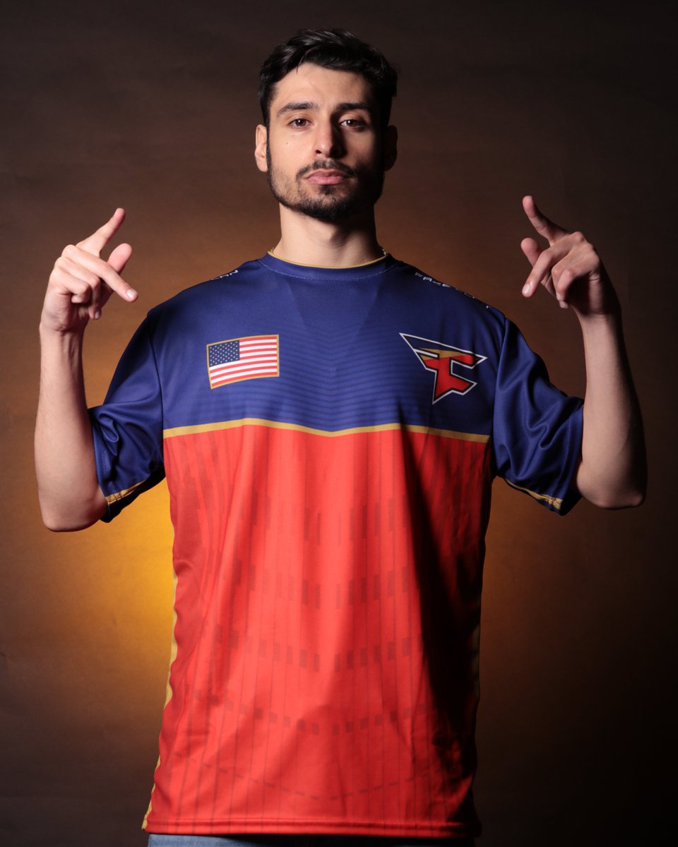 FaZeClan's tweet photo. Tricolor Tommy x2 https://t.co/QTtSykVRda