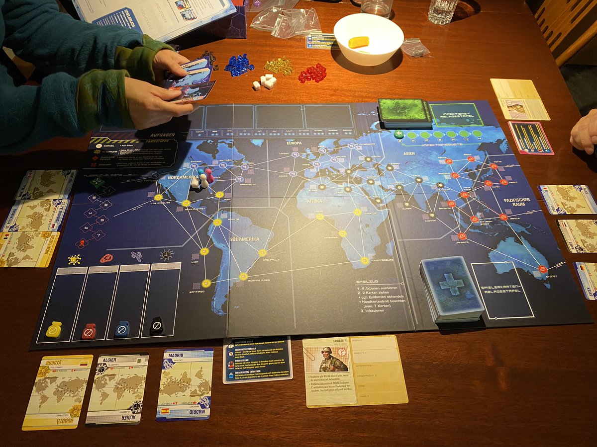 Ärztin spielt mit uns Pandemie… muss ich mir Sorgen machen?