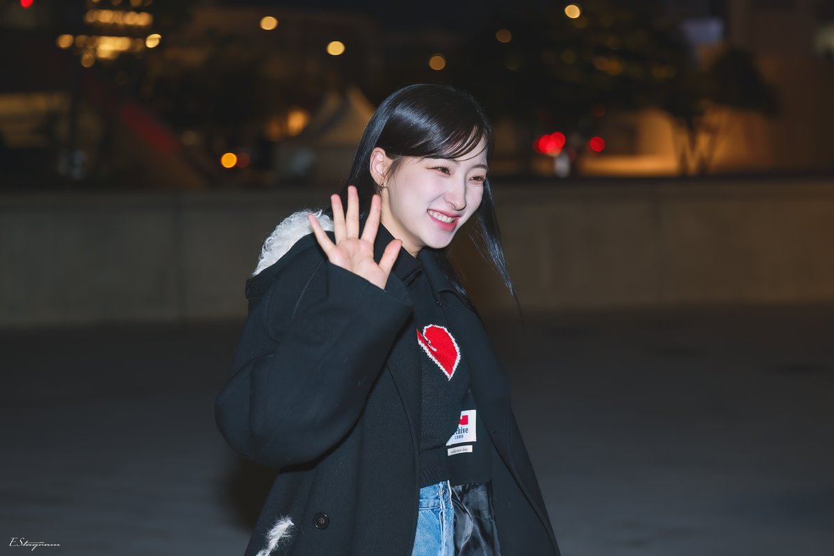 EStagram527's tweet photo. 221014 퇴근 HQ

😁

#우주소녀 #은서 #손주연 #WJSN #EUNSEO
@WJSN_Cosmic https://t.co/tn1psvKO3Y