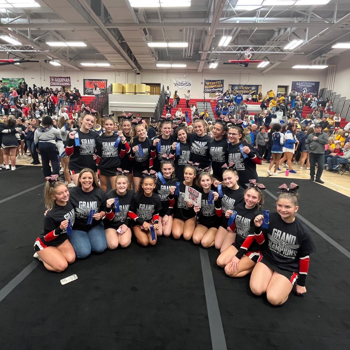 Hilton Cheerleading tweet media