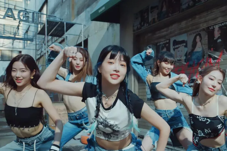 SoompiSpanish's tweet photo. #LESSERAFIM revela épico MV para su primer regreso con “ANTIFRAGILE”
https://t.co/TvVwi8LWos https://t.co/NMphc5lMwa