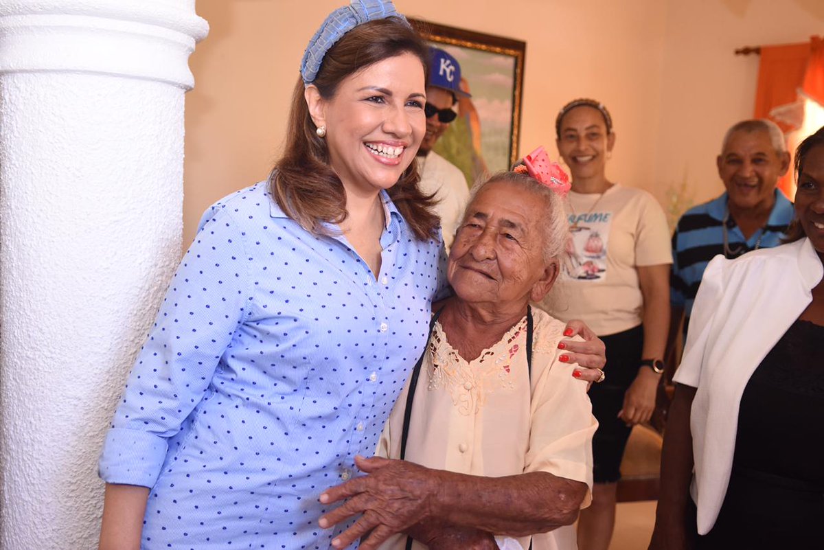 escuelagobpld's tweet photo. #HagamosHistoria de la mano de la primera candidata a la presidencia del #PLD, #Vota5  5️⃣✋🌼 por la que garantiza #ElRegresoSeguro. https://t.co/JnnloMFybr