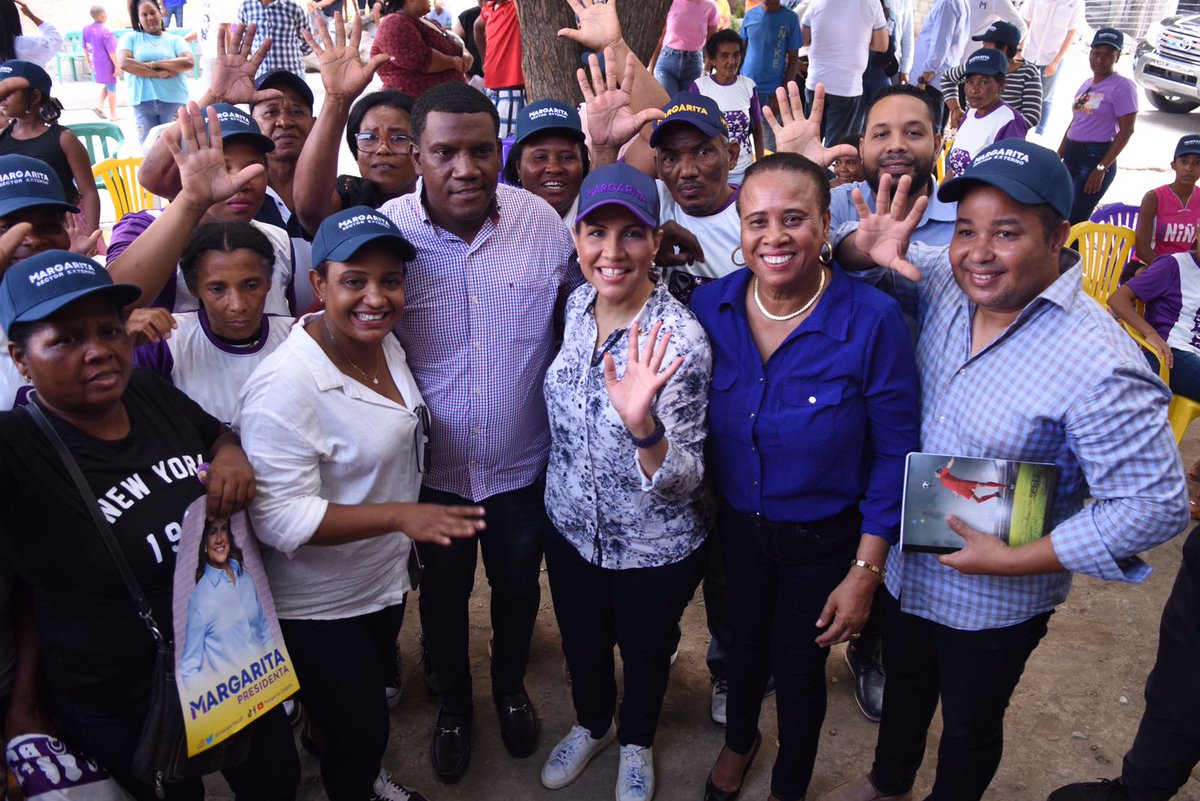 escuelagobpld's tweet photo. #HagamosHistoria de la mano de la primera candidata a la presidencia del #PLD, #Vota5  5️⃣✋🌼 por la que garantiza #ElRegresoSeguro. https://t.co/Flj9QF3Ghz