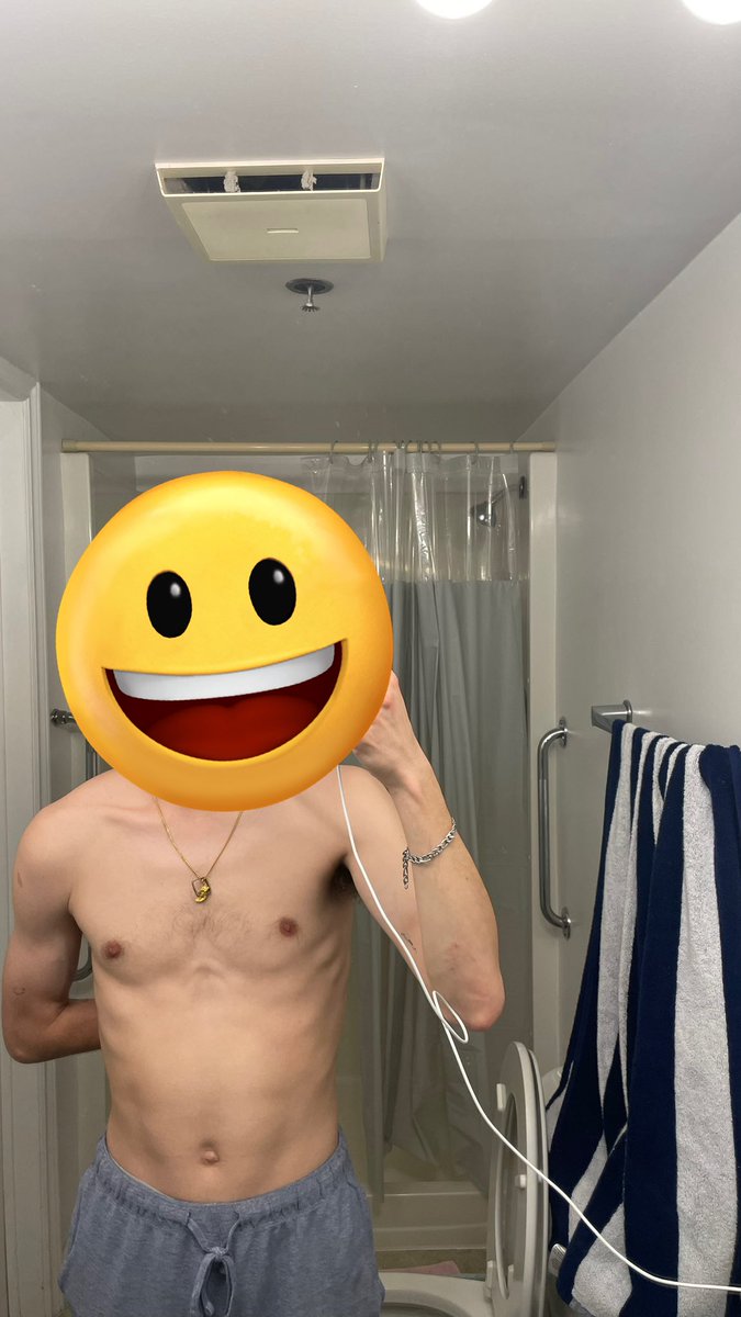 bluenose5566's tweet photo. tw: BC
——
i don’t feel like me in my own body anymore. like it’s getting slightly better but i’ve been told i look thin???

idk the only thing my brain tells me right now is that there’s so much FAT on me and i HATE it https://t.co/wBUwwzNNzi