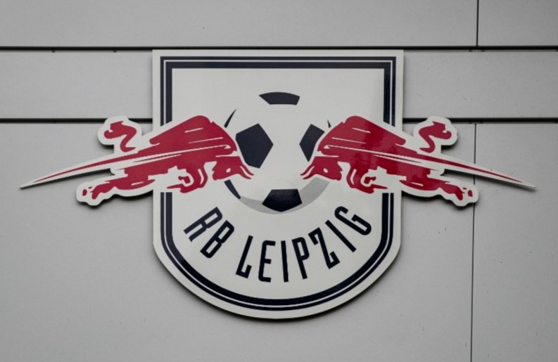 ChampionsRp's tweet photo. Après avoir perdu à Leipzig, Marseille avait besoin d'un Vélodrome chaud bouillant pour renverser la vapeur. Et la grosse mi-temps des olympiens avec un nouveau doublé de Milik a été dans ce sens. Grand succès 3-1, oui Marseille file en finale, Leipzig chute encore. https://t.co/eHvuU9DIaF