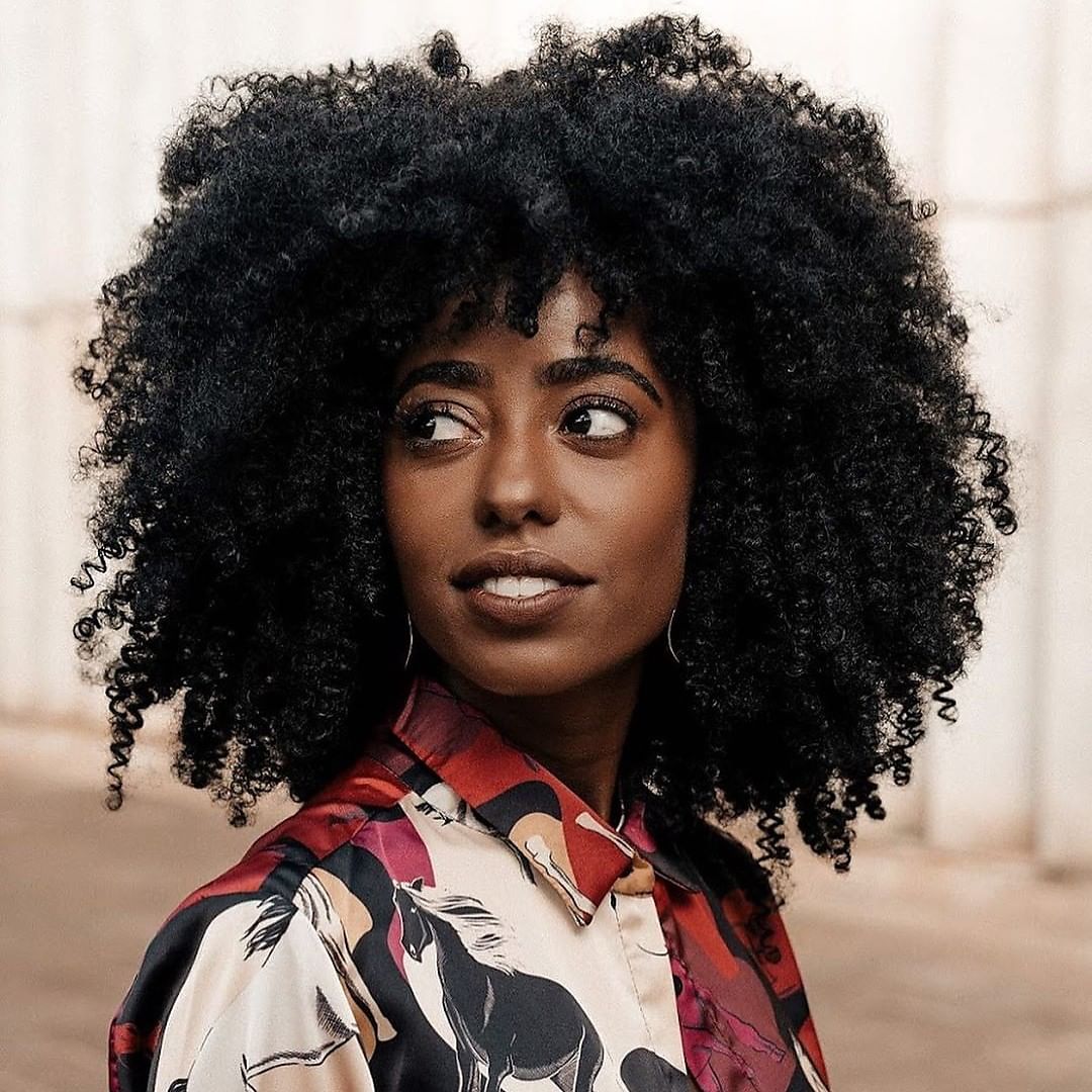 Manifestant ses magnifiques boucles cet automne et nous sommes obsédés! 🍂 bit.ly/Pascal-Coste-K… #haircare #curlmanifesto