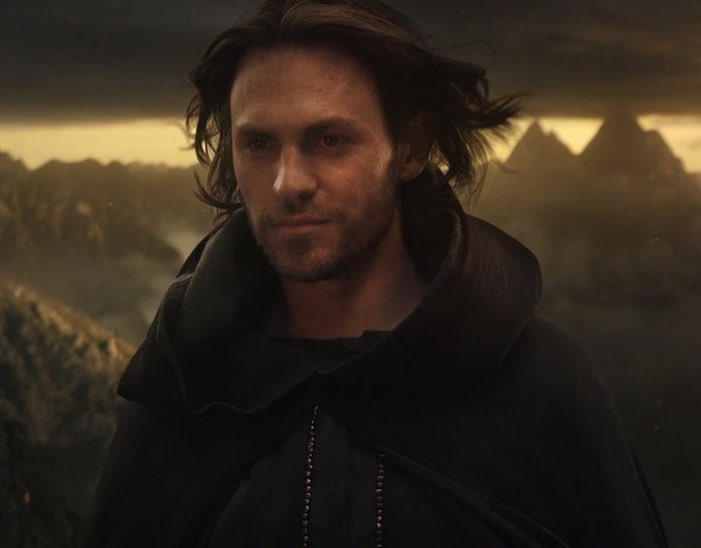 JokienWTolkien's tweet photo. #TheRingsOfPower

me signing up         me after years
for twitter:              on twitter: https://t.co/hHzhhTUN7H