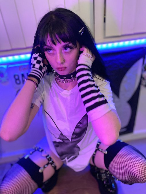 Old pics I like <3 https://t.co/TcQTngqUA0