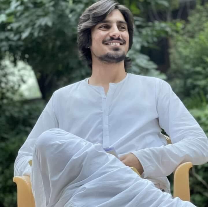 RahimWazir5's tweet photo. Friend and chairman of PEDM #RiazKhan has been abducted a while ago by the #PunjabPolice from his hostel without a legal procedure. Few days ago , Pashtuns students In Punjab uni  were attacked by the JI goons who are the de facto rulers of Punjab university,fully supported
1/2 https://t.co/zHLpyqutIN
