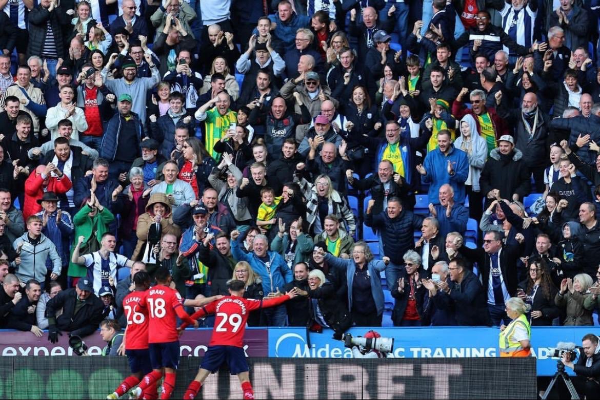 LondonBaggies's tweet photo. Lots of London baggies in this picture https://t.co/641Uz67IGZ