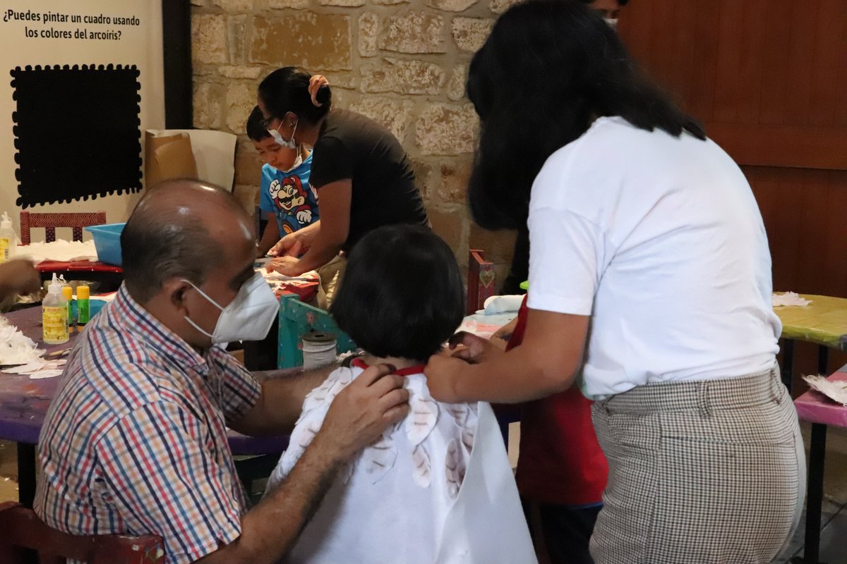 ¿Lo sabías? En el Ahuehuete del MIO vive una pareja de lechuzas de campanario que cada año regresan a anidar. Para entender sus hábitos, alimentación e importancia en el ecosistema nos convertimos en una lechuza con divertidos disfraces y fuimos en su búsqueda.