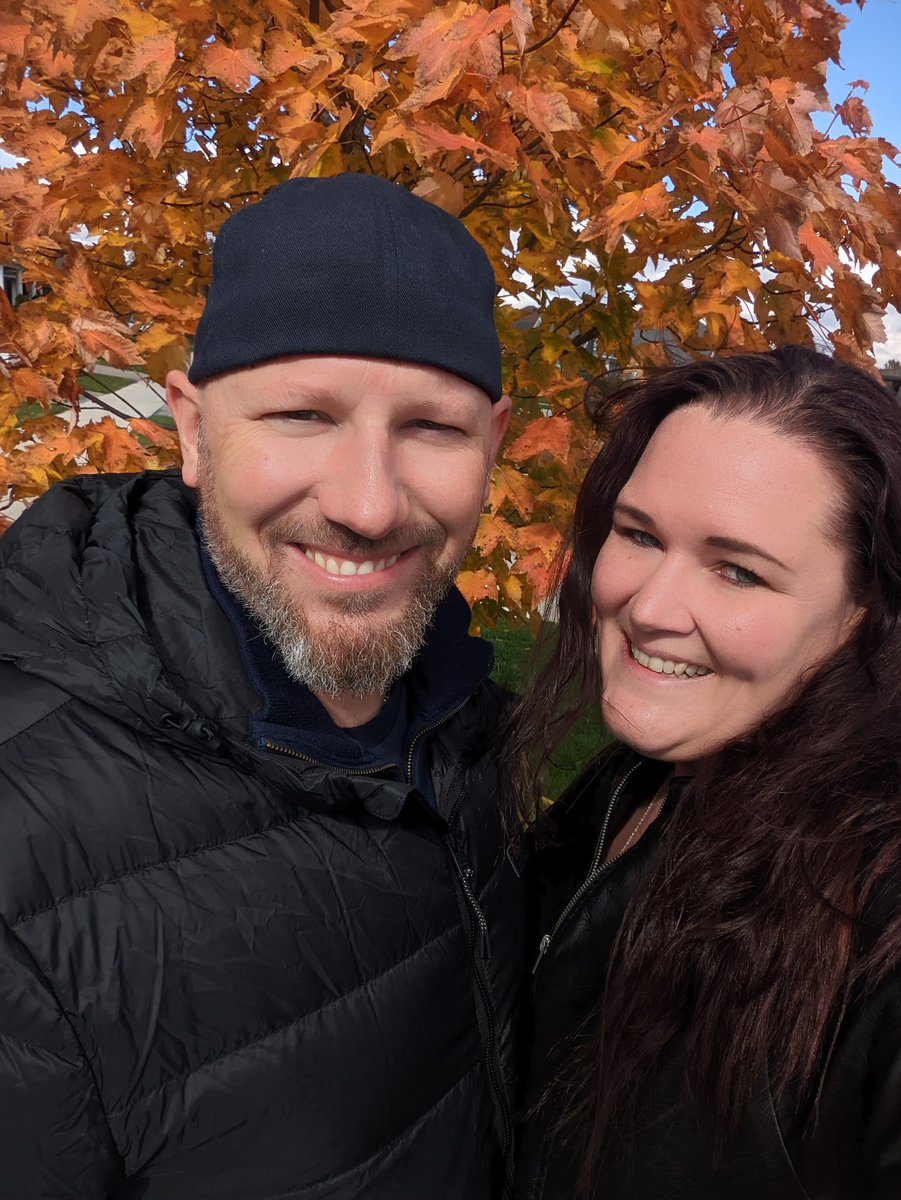 tixarah's tweet photo. Aren't we just the cutest couple ever!?!? https://t.co/DIE98Oh2hG