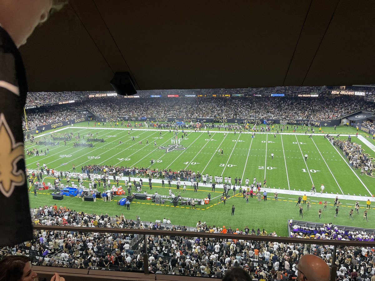 mikecwru's tweet photo. An Apple a day keeps the Lombardi away @Saints @CaesarsDome #saints #SaintsFootball #SaintsNation https://t.co/rdJIAeJORX