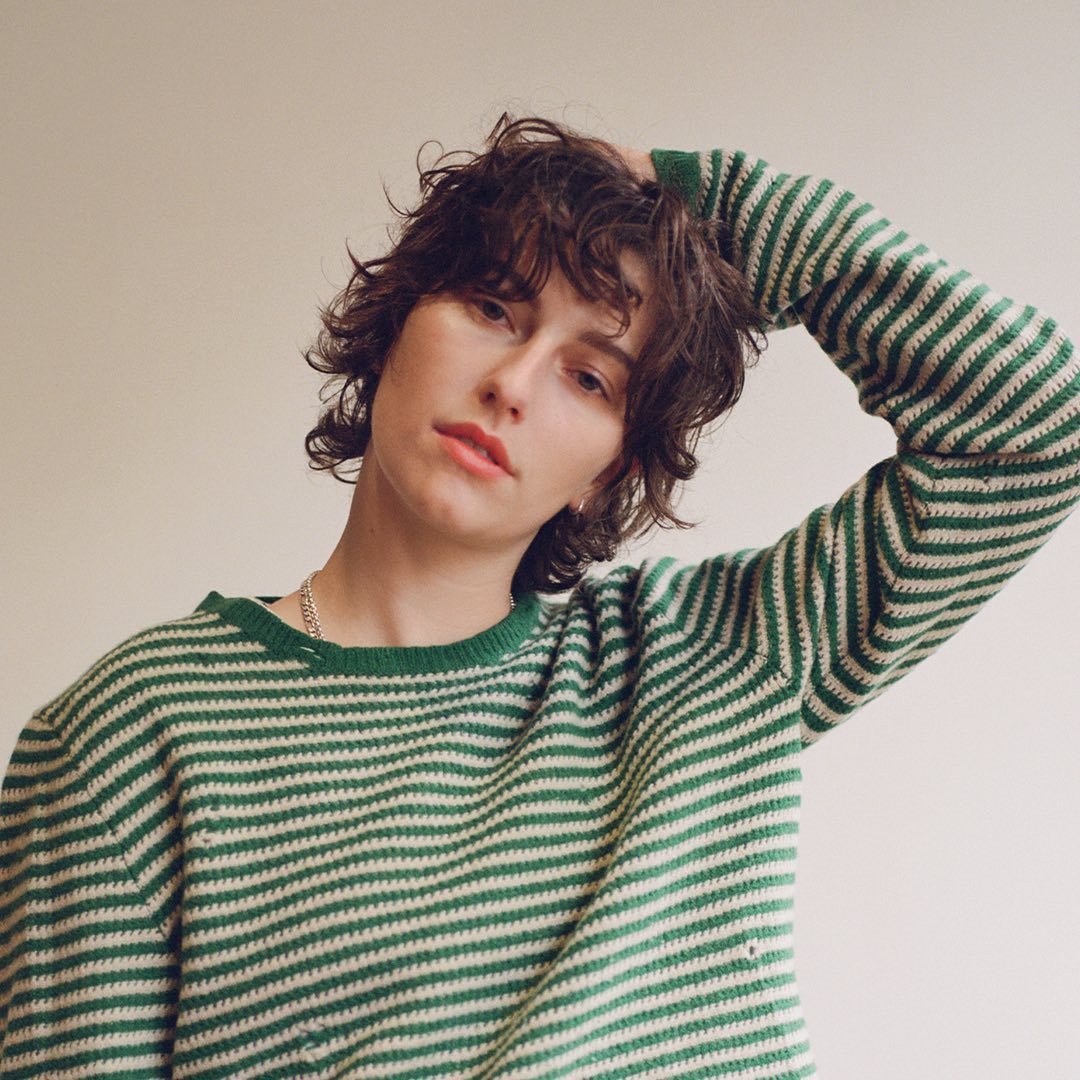 misskingupdates's tweet photo. ๐ธ | @KingPrincess69 via Instagram.
โI think a lot about about being non binary/gay/ goblin and how that shapes/impacts my relationships. So when @Hinge asked me to answer the #HingeNFAQ "Will I ever feel like I need to stop coming out?" I gave them the perfect response-no...โ https://t.co/WLdMK0ah81