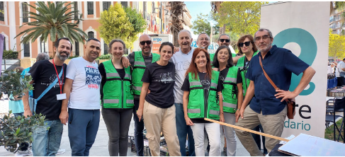Ayer fue un día especial para la gran familia de Ayre Solidario. Primero, por poder llevar nuestro Mercadillo a la calle pero, sobre todo, porque sentimos el cariño y la generosidad de cientos de personas que compraron libros y nos los donaron.
❤Gracias, gracias, gracias❤️