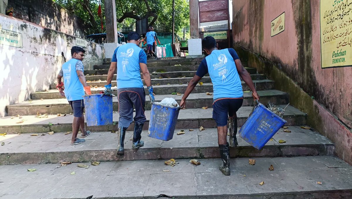msiraj2016's tweet photo. #InsanTeriGangaMaily
#week90
Ganga Clean up drive.
Together with the volunteers of @Pahchanfoundat1 collected almost 300 Kg of garbage today from Peer Ghat,Titagarh.
@YuWaahIndia @GenUnlimited_
@UNICEFIndia @UNV_India
@UNinIndia
#UNIndiaYuWaahAdvocates
#Pahchanfoundation https://t.co/2ZhZX3OrSK