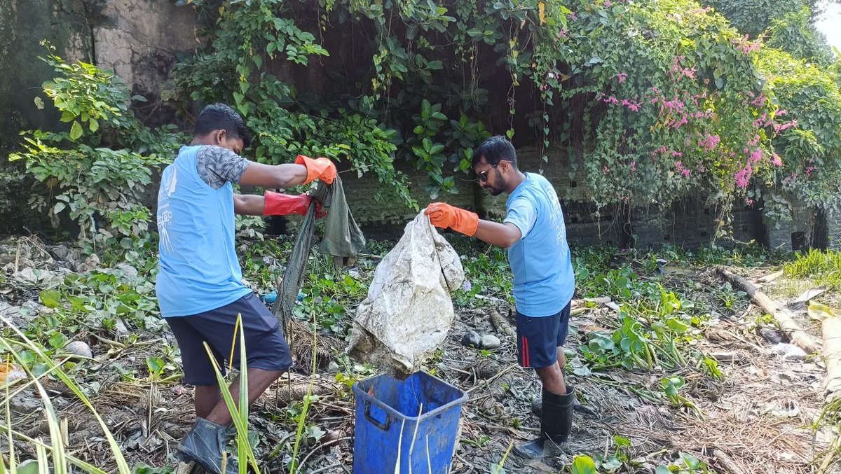 msiraj2016's tweet photo. #InsanTeriGangaMaily
#week90
Ganga Clean up drive.
Together with the volunteers of @Pahchanfoundat1 collected almost 300 Kg of garbage today from Peer Ghat,Titagarh.
@YuWaahIndia @GenUnlimited_
@UNICEFIndia @UNV_India
@UNinIndia
#UNIndiaYuWaahAdvocates
#Pahchanfoundation https://t.co/2ZhZX3OrSK
