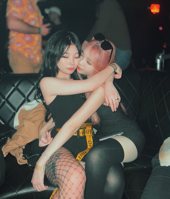 1 pic. Finally got to party with my childhood bestie @YUYUpotato ♥️ Its been a long 4 years ? #academyLA