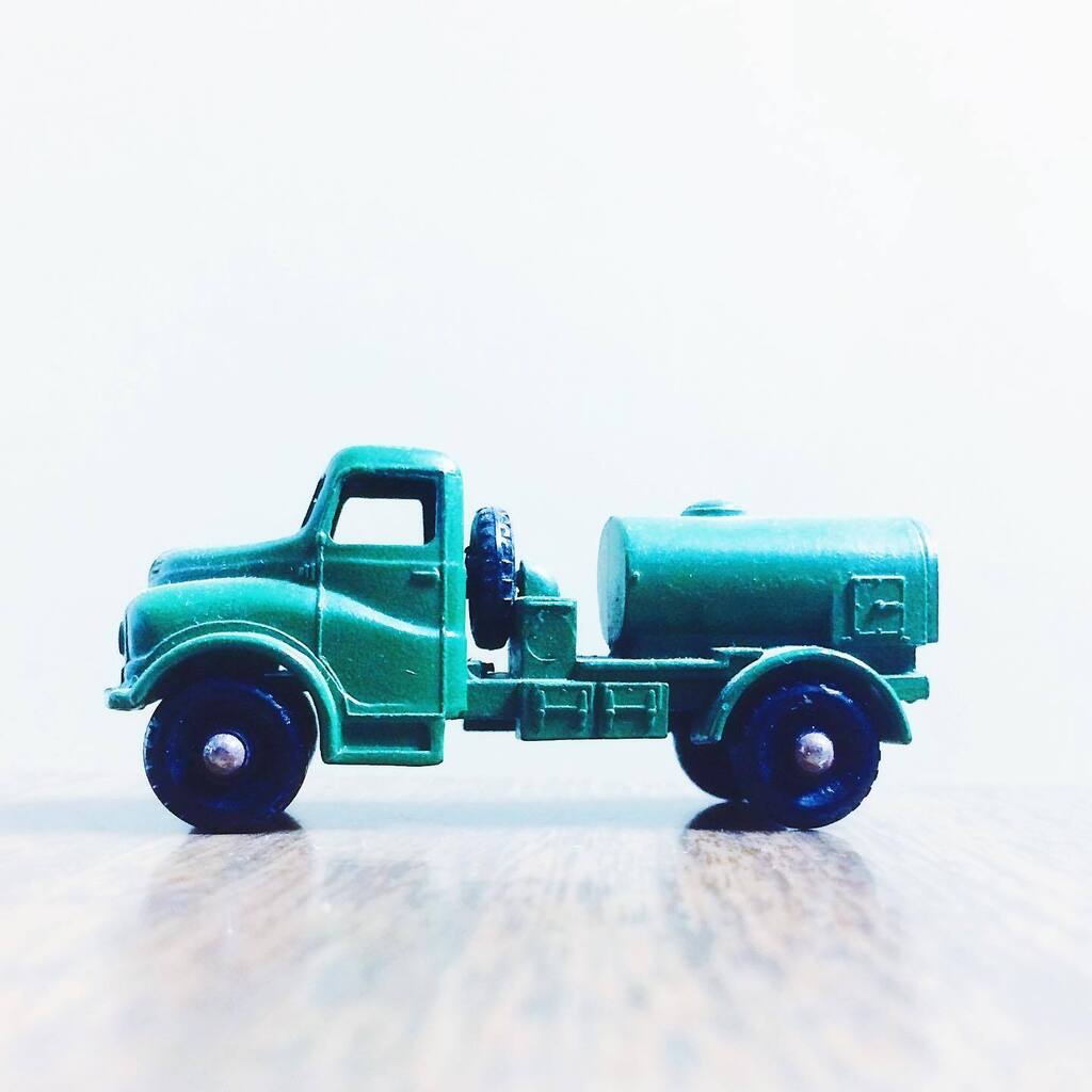 rplantt's tweet photo. Happy Sunday! Hereโs todayโs #sundaythrowback Enjoy the rest of your weekend! #toycrew #vintagetoys #matchbox #lesney #lesneymatchbox #mbx #toypics https://t.co/3NDlbCFTVF https://t.co/WImihDmGcF
