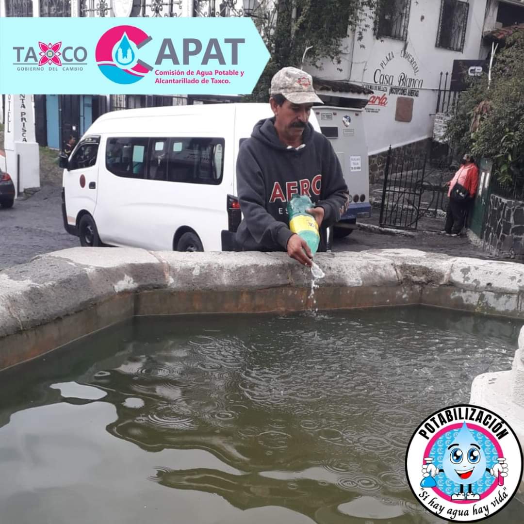 TrechoInforma's tweet photo. #Taxco / "Se realizan trabajos de limpieza y potabilización en las principales fuentes del centro de la ciudad, a fin de evitar focos de infección y brindar a nuestros visitantes una buena imagen": #CAPAT 2021-2024.
#GobiernoDelCambio #Capat2124 #Taxco #Servicios #CadaGotaCuenta https://t.co/Q5P3wTYR57
