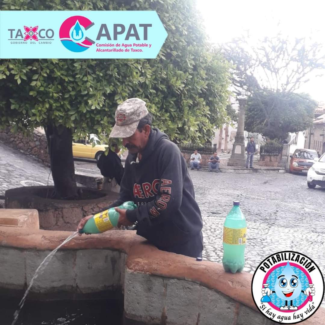 TrechoInforma's tweet photo. #Taxco / "Se realizan trabajos de limpieza y potabilización en las principales fuentes del centro de la ciudad, a fin de evitar focos de infección y brindar a nuestros visitantes una buena imagen": #CAPAT 2021-2024.
#GobiernoDelCambio #Capat2124 #Taxco #Servicios #CadaGotaCuenta https://t.co/Q5P3wTYR57