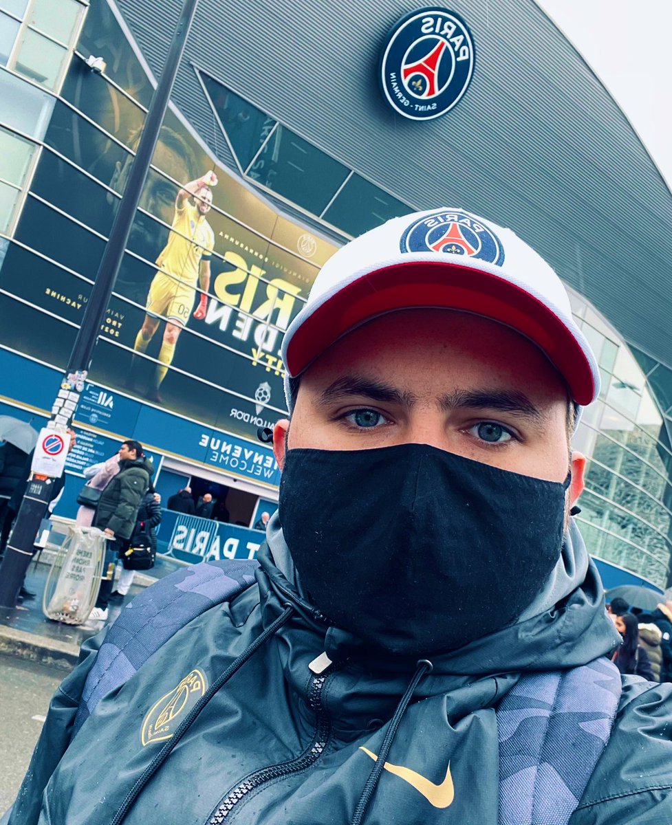 VinceVallet8's tweet photo. Allez Paris !! #PSGOM ⚽️🔥 https://t.co/H5Ta0Hqpn1
