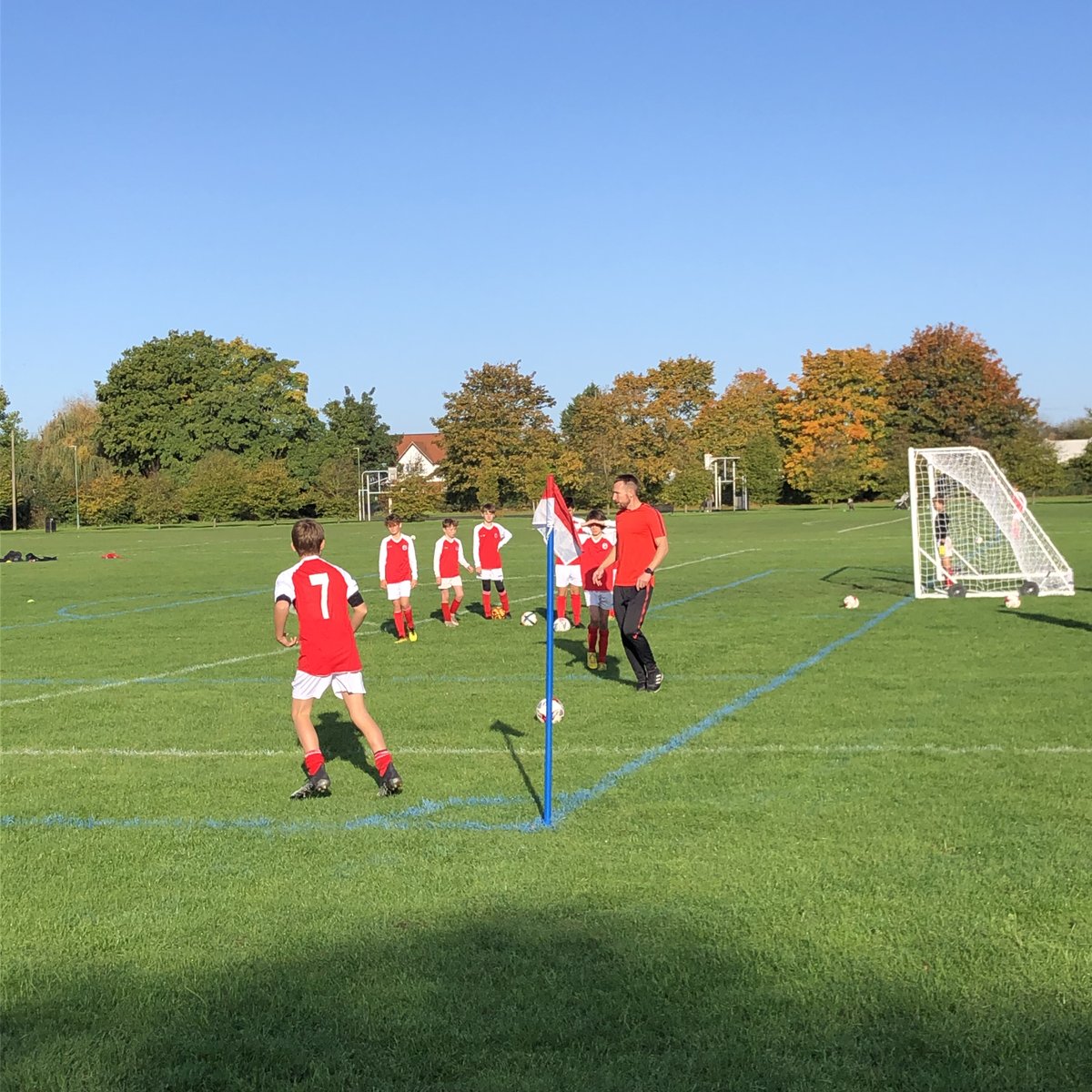 Blue skies and sun shining! Perfect weather for a Sunday morning SPL match.  Well done to Oxshott Royals FC U12 Lions for winning their match at Cobham Rec. #oxshottroyalsfc #u12lions #spl #sundayfootball #ultimatecoaching